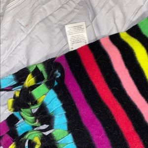 ✰ rainbow scarf with black background